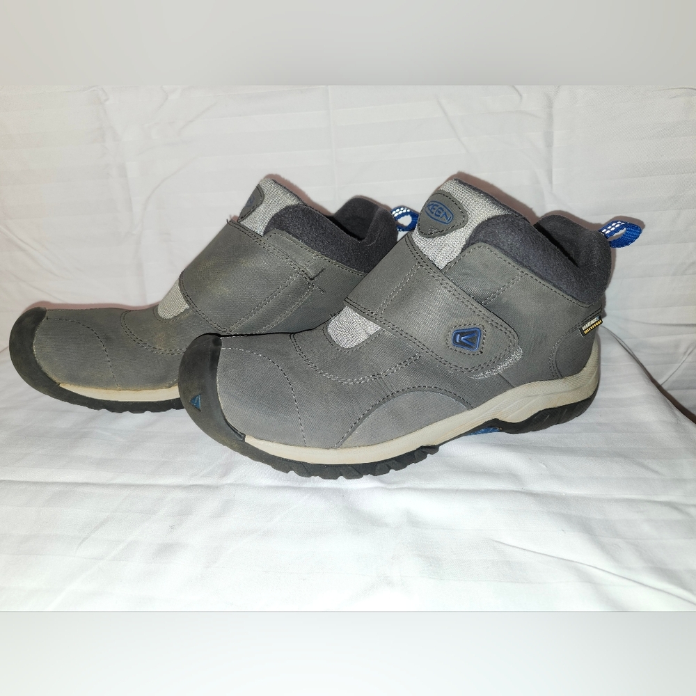 Keen Boots Youth Size 4 Kootenay Mid Top Tan Insulated Snow Waterproof